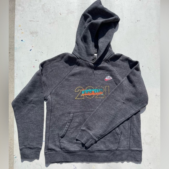 Men's Nike Hoodie Gray Swish Surf Club M Pocket Pullover Streetwear Active Gym - Picture 5 of 14